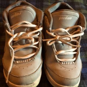 Jordan Boys Sneaker Size 2.5Y Gently Used